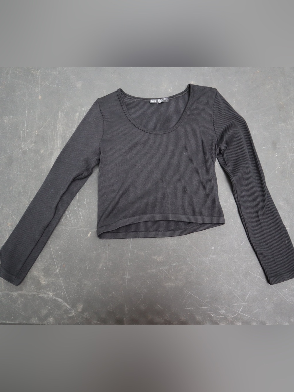 Women's Black Ribbed Long-Sleeve Crop Top